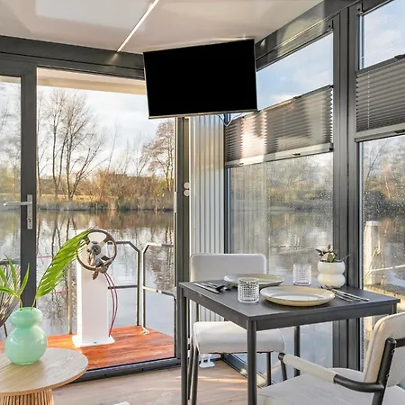 Charming Tiny Houseboat Escape Near Amsterdam Apartment *