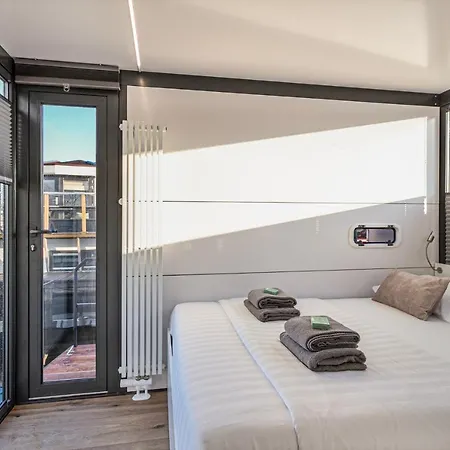 Charming Tiny Houseboat Escape Near Amsterdam * Kortenhoef