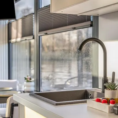Apartment Charming Tiny Houseboat Escape Near Amsterdam *