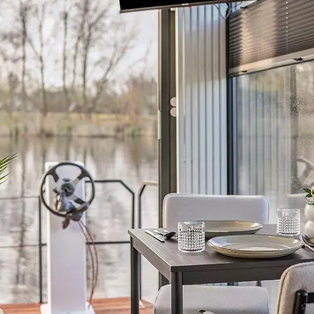 Charming Tiny Houseboat Escape Near Amsterdam By Weltevreden Experience Διαμέρισμα Kortenhoef